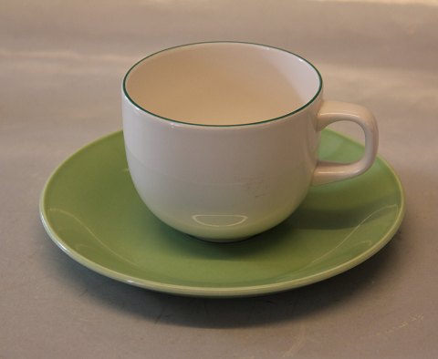 Grøn kant 072 Kaffekop 6,5 x 7,5 cm hel grøn underkop 14.8 cm (073) Årstiderne   
4 ALL Seasons Royal Copenhagen 
