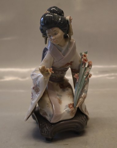 Lladro Kiyoko Geisha Design Salavador Debón 1984 18 cm